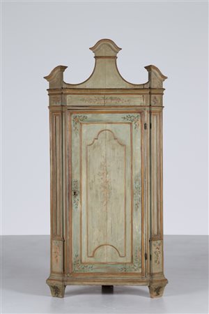 MANIFATTURA ITALIANA DEL XVIII SECOLO Angoliera in legno dipinto. Legno. Cm...