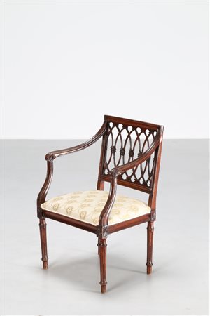 MANIFATTURA DEL XIX SECOLO Poltrona con gambe a faretra. Legno e tessuto. Cm...
