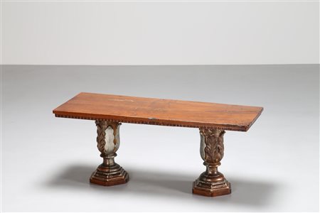 MANIFATTURA ITALIANA DEL XVIII SECOLO Tavolino a due gambe. Legno di noce. Cm...