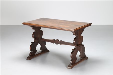 MANIFATTURA ITALIANA DEL XX SECOLO Tavolino fratino nello stile del XVII...