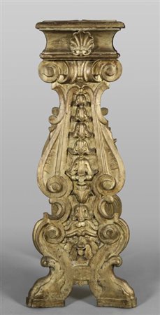 Mensolone in legno intagliato e dorato, sec. XIXcm. 36x36xh.124