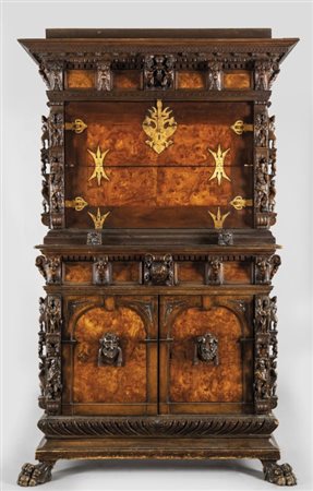 Grande stipo a bambocci in noce e radica di noce, Genova sec.XIXcm. 145x71xh.235