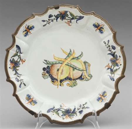 Grande piatto in ceramica, decorazione alla frutta, Bassano sec.XVIIIdiam.cm.34