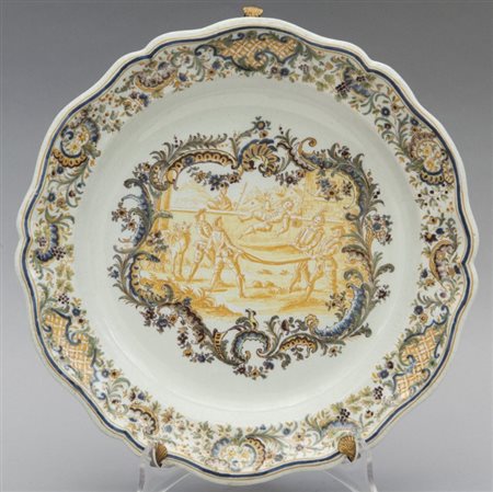 Grande piatto in ceramica decorato in policromia con scena centrale, Torino...