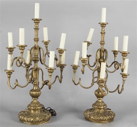 Coppia di candelieri a nove luci in legno dorato e metallo h. cm. 64