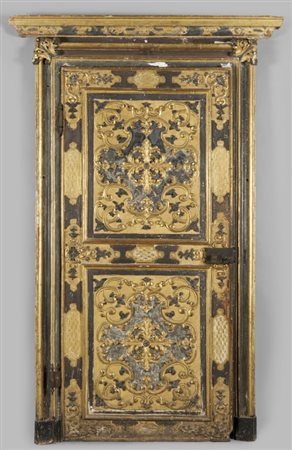 Porta con telaio in legno finemente intagliato, laccato e dorato, Piemonte I...
