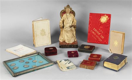 Indumenti appartenuti a Sua Santità Papa Leone XIII tra i quali le scarpette,...