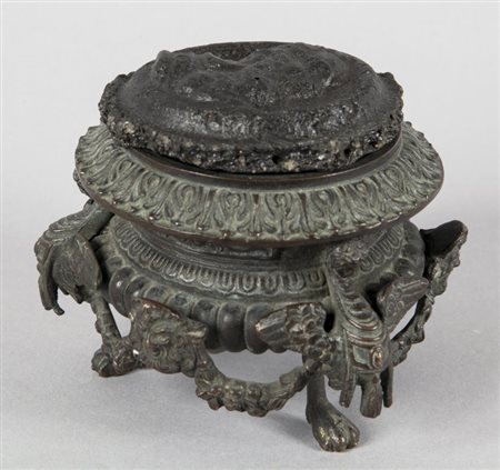 Calamaio in bronzo a patina scura, Firenze sec. XVIdiam. cm. 12 x h. 7,5