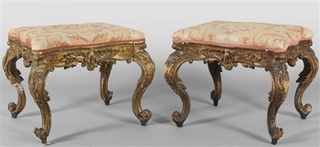 Coppia di panche ad un posto in legno finemente intagliato e dorato, Roma...