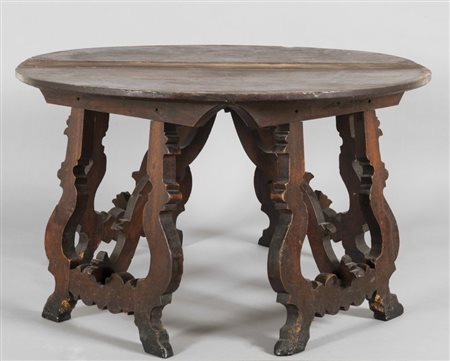 Coppia di mezzi tavoli a fratina in noce, Lombardia sec. XVII (riuniti a...