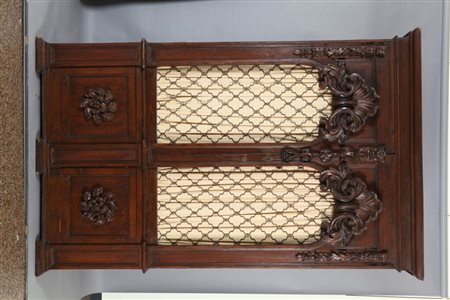 Coppia di grandi librerie in noce a due ante in stile barocco (elementi...