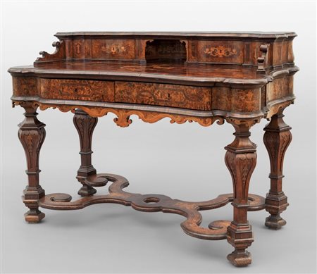 Scrittoio Luigi XIV da centro lastronato in palissandro e radica ed...