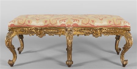 Panca a due posti in legno finemente intagliato e dorato, Roma sec. XIX...