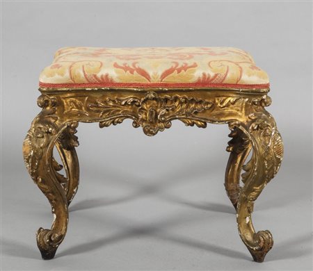 Una panca ad un posto in legno finemente intagliato e dorato, Roma sec.XIX...