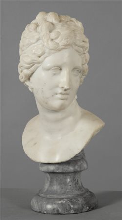 Giovane donna, busto in marmo statuario, Genova sec. XVIIh.cm.52