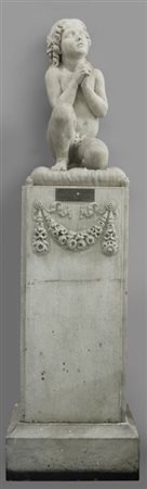 Bambina su un cuscino, scultura in marmo bianco, nella base reca etichetta:...