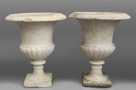 Coppia di vasi medicei in marmo bianco, Genova sec XIXh. cm.60