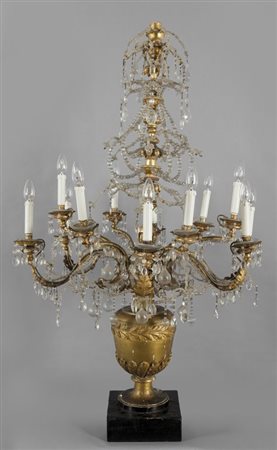 Grande vaso in legno dorato da centro con bracci portaluci, Genova sec....