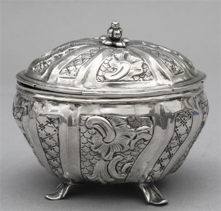 Zuccheriera Luigi XV in argento finemente sbalzato, Torino sec.XVIII, punzoni...