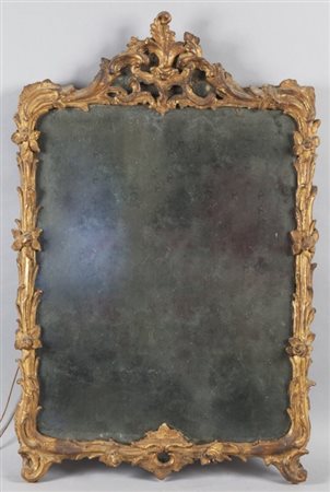 Specchiera Luigi XV in legno finemente intagliato e dorato, Genova sec....