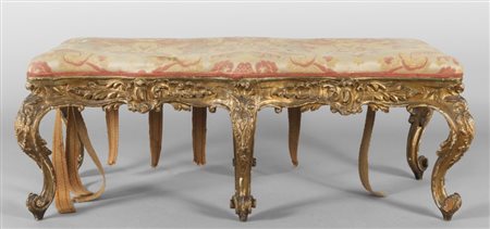 Coppia di panche a due posti in legno finemente intagliato e dorato, Roma...