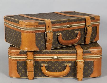 Coppia di valigie rigide Luois Vuitton in cuoio e tessuto impresso acquistate...