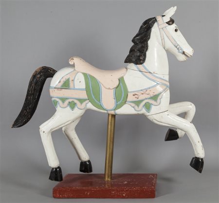 Cavallo in legno laccato, sec. XIXcm. 130x h. 140