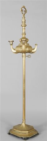 Grande lucerna in bronzo dorato a imitazione di una lampada fiorentina, sec....