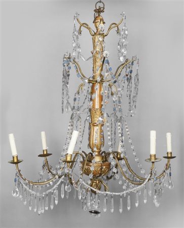 Lampadario Luigi XVI in legno intagliato e dorato a 6 luci, ricca decorazione...