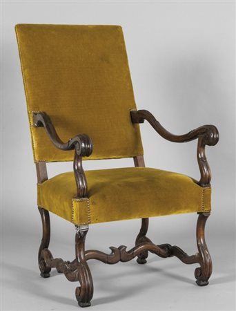 Poltrona e coppia di panchetti a osso di montone in stile antico