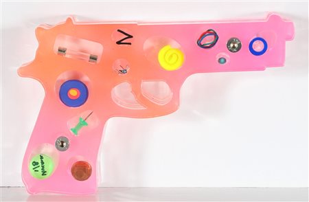 NUCARA RENZO (n. 1955) Stratofilm (gun). 2013. Resine, oggetti, plexiglass....