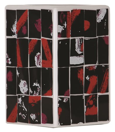 Remo Bianco, Vaso in porcellana artistica, cm. 11x7x7, firmato in lasta sul...