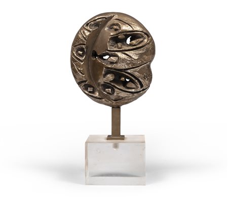 LUIGI GHENO (Nove di Vicenza, 1930) Senza titolo Bronzo dorato, cm. 40 x 20...