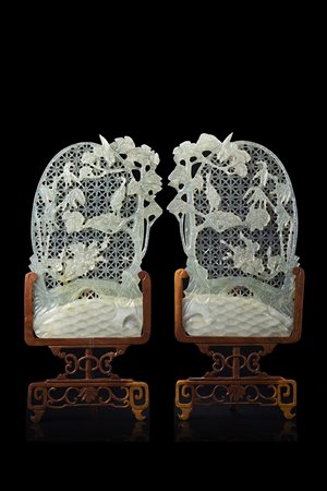 Coppia di schermi di tavolo in pietra dura dal color celadon chiaro,...