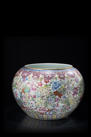 Potiche in porcellana con decorazione 'millefiori' su fondo dorato e bande...