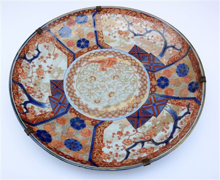 Piatto in porcellana bianca e blu, decorato in stile Ming con anatre...