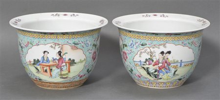 Coppia di potiche in porcellana Famiglia Rosa, decorate con pannelli di dame...