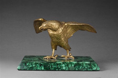 Calamaio in bronzo dorato raffigurante un'aquila con ali spiegate poggiante...