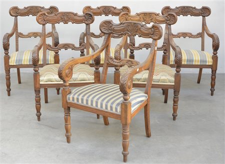 Gruppo di sei poltrone in noce con cartella a giorno intagliata a motivi...