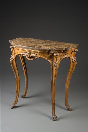 Tavolo da parete in legno intagliato e sagomato con piano in alabastro...