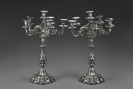 Coppia di candelabri in argento a sei fiamme. Germania, sec. XIX (h. cm 57)...