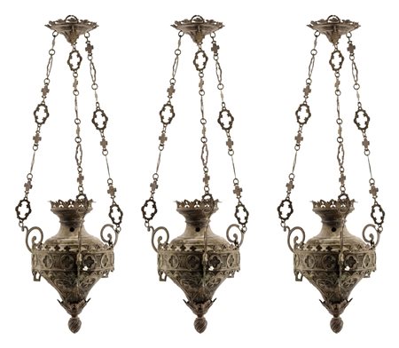 TRE LAMPADE votive in metallo argentato. Italia XIX secolo Misure: h cm 60