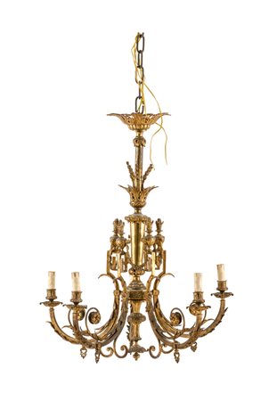 LAMPADARIO a cinque luci in ottone dorato. Sicilia primi '900 Misure: h cm 77