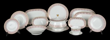 SERVIZIO in porcellana Bavaria decorata nei toni del rosa: 12 PIATTI fondi,...