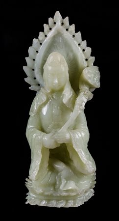 SCULTURA in giada raffigurante "divinita'". Cina XX secolo Misure: h cm 20