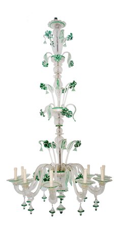 GRANDE LAMPADARIO a dieci luci in vetro di Murano nei toni del bianco e del...