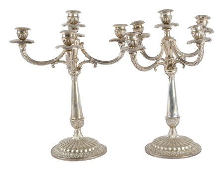 COPPIA CANDELABRI a cinque fiamme in argento (g. 394). XX secolo Misure: h cm 37