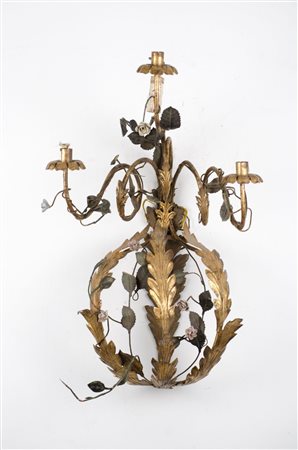 APPLIQUE a tre fiamme in ferro ed ottone. Italia XIX secolo Misure: cm 39 x...