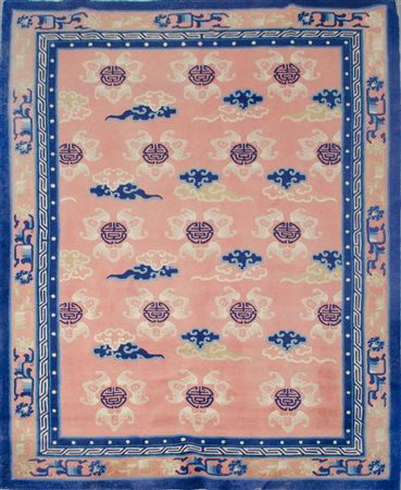 TAPPETO Pechino, trama e ordito in cotone e vello in lana. Cina XX secolo...