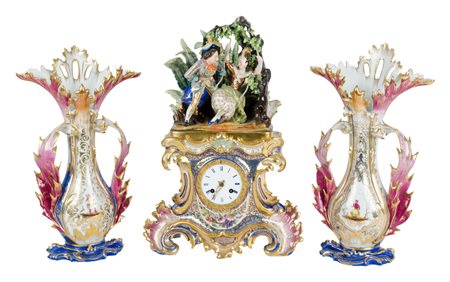 TRITTICO Luigi Filippo composto da OROLOGIO con parte superiore raffigurante...